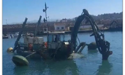 Travaux de dragage au port de pêche  de Boudis